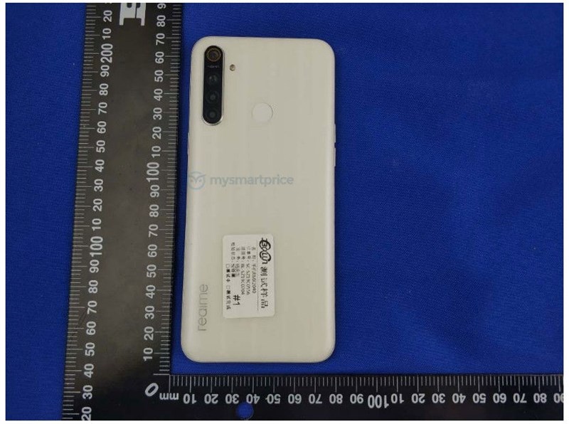 Xuất hiện hình ảnh thực tế kèm cấu hình của Realme 6i: Pin 5.000 mAh, hỗ trợ sạc nhanh, 4 camera 48MP Xuất hiện hình ảnh thực tế kèm cấu hình của Realme 6i: Pin 5.000 mAh, hỗ trợ sạc nhanh, 4 camera 48MP