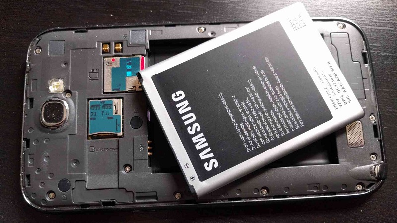 EU muốn smartphone quay về thời ‘dĩ vẵng’, nắp lưng phải dễ dàng tháo mở để thay thế pin EU muốn smartphone quay về thời ‘dĩ vẵng’, nắp lưng phải dễ dàng tháo mở để thay thế pin