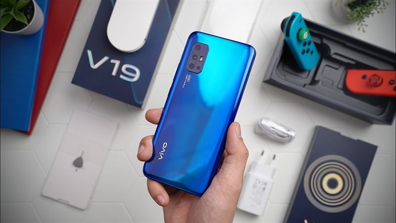 Vivo V19 có 1 phiên bản mới với camera selfie kép, chip Snapdragon 712, hình ảnh thực tế của smartphone này cũng vừa xuất hiện Vivo V19 có 1 phiên bản mới với camera selfie kép, chip Snapdragon 712, hình ảnh thực tế của smartphone này cũng vừa xuất hiện