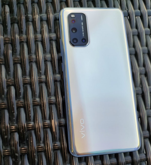 Vivo V19 có 1 phiên bản mới với camera selfie kép, chip Snapdragon 712, hình ảnh thực tế của smartphone này cũng vừa xuất hiện Vivo V19 có 1 phiên bản mới với camera selfie kép, chip Snapdragon 712, hình ảnh thực tế của smartphone này cũng vừa xuất hiện