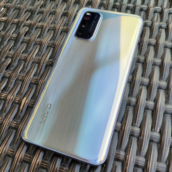 Vivo V19 có 1 phiên bản mới với camera selfie kép, chip Snapdragon 712, hình ảnh thực tế của smartphone này cũng vừa xuất hiện Vivo V19 có 1 phiên bản mới với camera selfie kép, chip Snapdragon 712, hình ảnh thực tế của smartphone này cũng vừa xuất hiện