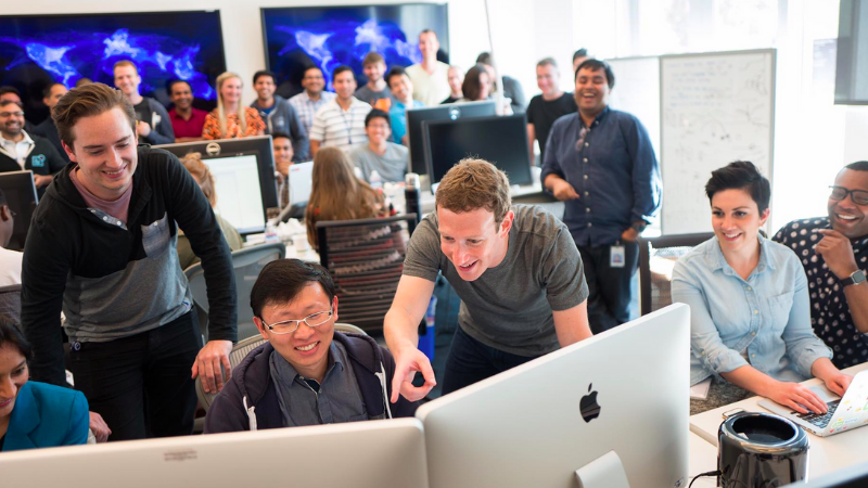 Facebook trao tặng 1.000 USD cho toàn bộ nhân viên trong công ty Facebook trao tặng 1.000 USD cho toàn bộ nhân viên trong công ty