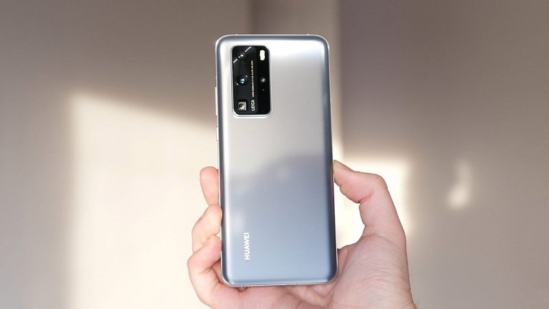 Mới ra mắt được vài ngày mà đã lộ ảnh Huawei P40 Pro bị nứt mặt kính ở phía sau. Đấy, vỡ tan là như thế đấy! Mới ra mắt được vài ngày mà đã lộ ảnh Huawei P40 Pro bị nứt mặt kính ở phía sau. Đấy, vỡ tan là như thế đấy!