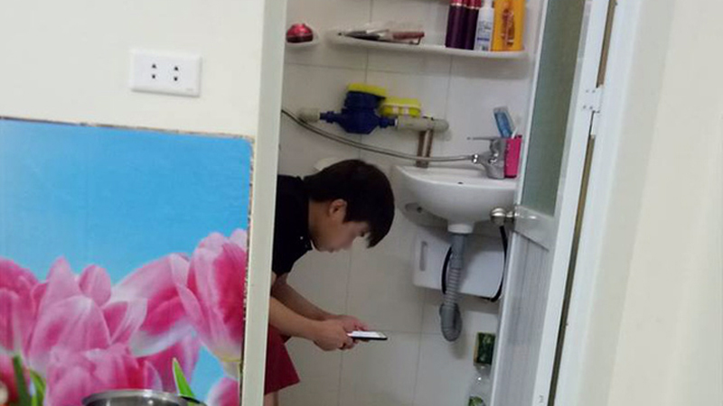 Dùng điện thoại Dùng điện thoại