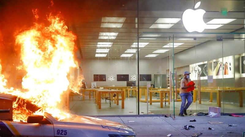 Apple khiến những tên cướp điêu đứng, iPhone lấy được bị vô hiệu hóa và theo dõi vị trí, yêu cầu trả lại nếu không phải ngồi tù Apple khiến những tên cướp điêu đứng, iPhone lấy được bị vô hiệu hóa và theo dõi vị trí, yêu cầu trả lại nếu không phải ngồi tù