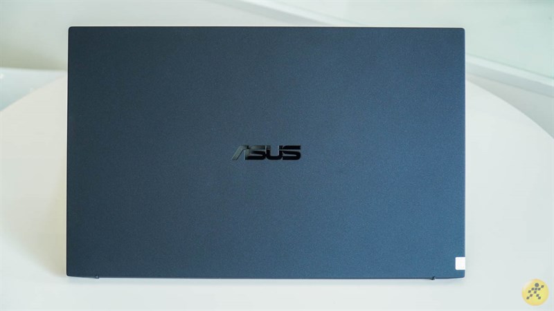 mặt lưng của ASUS ExpertBook B9450F