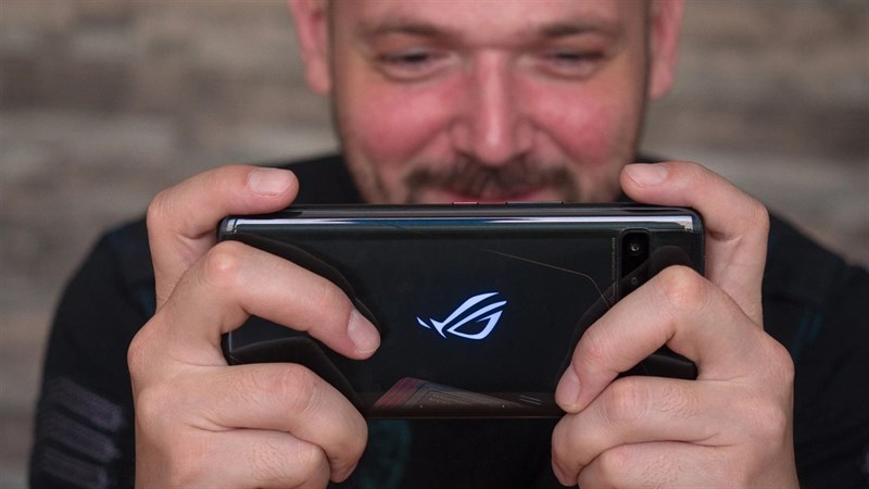 Smartphone dành cho game thủ ASUS ROG Phone 3 5G ra mắt: Màn hình AMOLED 144Hz, chip Snapdragon 865+, giá hơn 21 triệu đồng Smartphone dành cho game thủ ASUS ROG Phone 3 5G ra mắt: Màn hình AMOLED 144Hz, chip Snapdragon 865+, giá hơn 21 triệu đồng