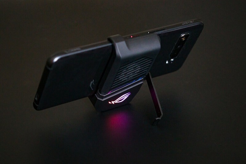 Smartphone dành cho game thủ ASUS ROG Phone 3 5G ra mắt: Màn hình AMOLED 144Hz, chip Snapdragon 865+, giá hơn 21 triệu đồng Smartphone dành cho game thủ ASUS ROG Phone 3 5G ra mắt: Màn hình AMOLED 144Hz, chip Snapdragon 865+, giá hơn 21 triệu đồng