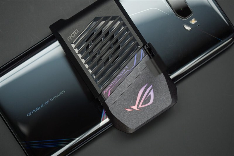 Smartphone dành cho game thủ ASUS ROG Phone 3 5G ra mắt: Màn hình AMOLED 144Hz, chip Snapdragon 865+, giá hơn 21 triệu đồng Smartphone dành cho game thủ ASUS ROG Phone 3 5G ra mắt: Màn hình AMOLED 144Hz, chip Snapdragon 865+, giá hơn 21 triệu đồng