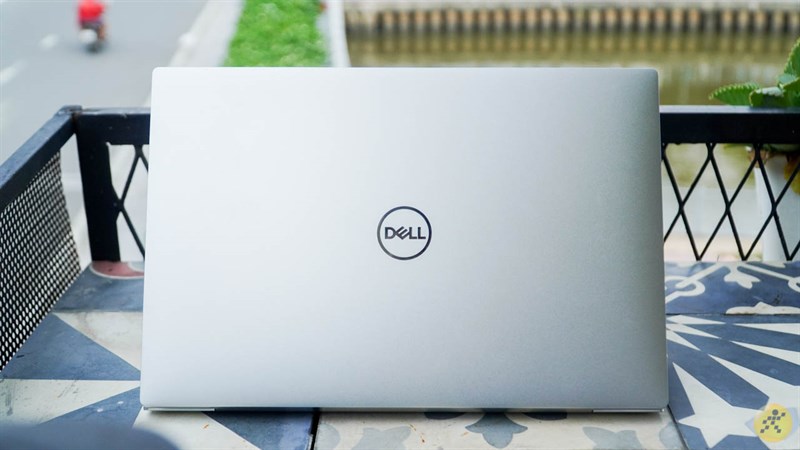 Mặt lưng của Dell XPS 13 9300