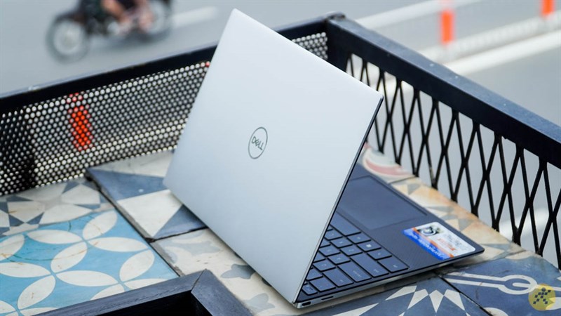 Dell XPS 13 9300 có cách phối màu rất sang