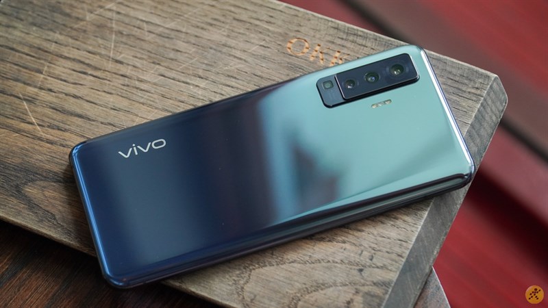 Thiết kế Vivo X50