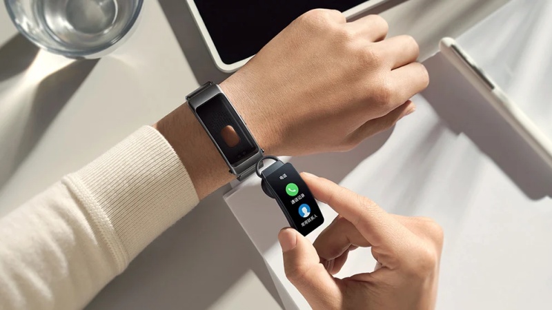 Huawei TalkBand B6 ra mắt: Vòng tay theo dõi thể dục kiêm tai nghe Bluetooth, chống nước chuẩn IP57, giá từ 3.3 triệu đồng