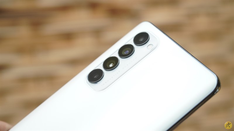 OPPO Reno4 Pro sở hữu 4 camera ở mặt lưng