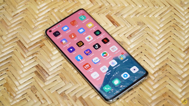 Màn hình hiển thị của OPPO Reno4 Pro