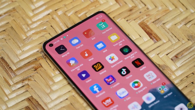 Màn hình đục lỗ của OPPO Reno4 Pro