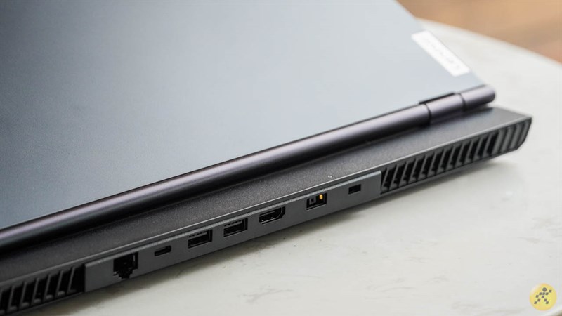 cạnh sau của Lenovo Legion 5 cạnh sau của Lenovo Legion 5
