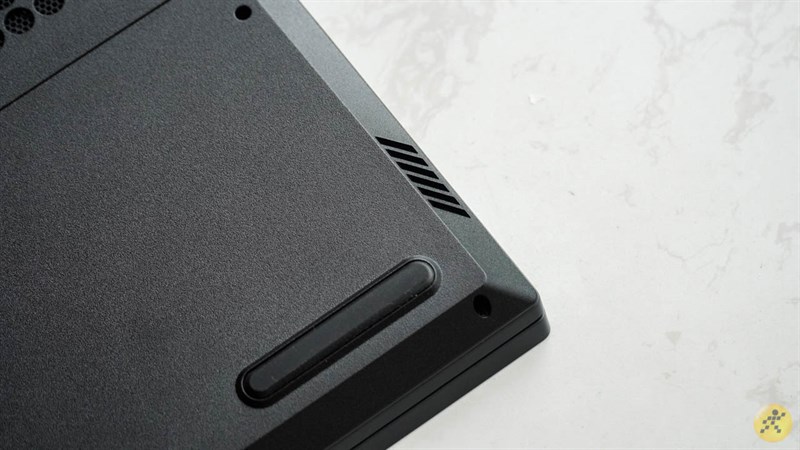 Loa của Lenovo Legion 5 nằm ở mặt đáy Loa của Lenovo Legion 5 nằm ở mặt đáy