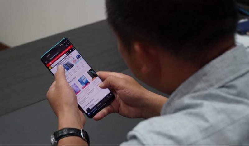 CEO Thế Giới Di Động bất ngờ chia sẻ loạt ảnh đang cầm trên tay một smartphone OnePlus bí ẩn, sắp được bán ra tại Việt Nam rồi sao? CEO Thế Giới Di Động bất ngờ chia sẻ loạt ảnh đang cầm trên tay một smartphone OnePlus bí ẩn, sắp được bán ra tại Việt Nam rồi sao?
