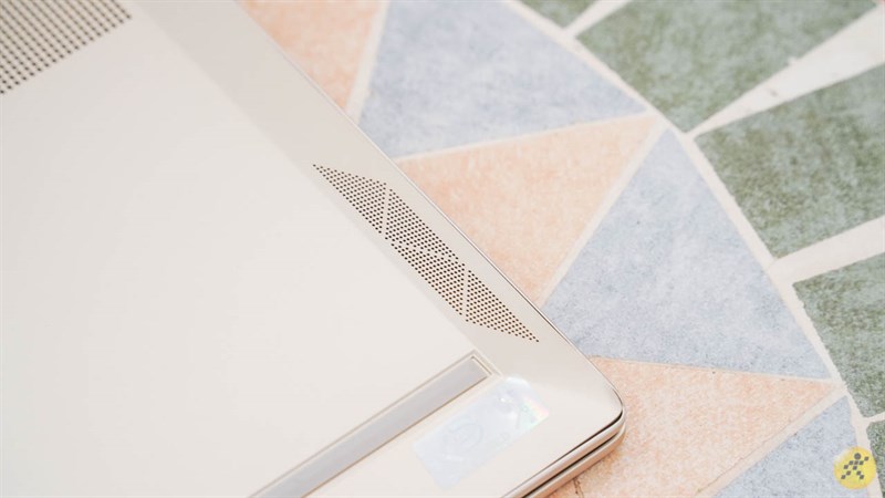 Thiết kế loa trên HP Envy 13 Thiết kế loa trên HP Envy 13