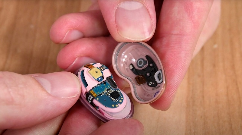 iFixit ‘mổ xẻ’ tai nghe hình hạt đậu Samsung Galaxy Buds Live và khẳng định, nó rất dễ tháo mở và sửa chữa iFixit ‘mổ xẻ’ tai nghe hình hạt đậu Samsung Galaxy Buds Live và khẳng định, nó rất dễ tháo mở và sửa chữa