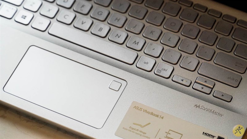Cảm biến vân tay được tích hợp ngay trên touchpad Cảm biến vân tay được tích hợp ngay trên touchpad
