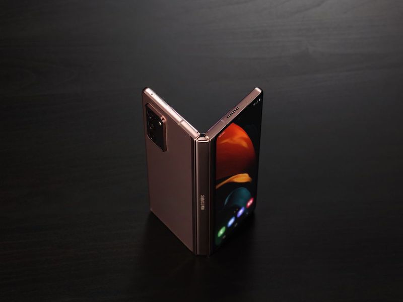 Galaxy Z Fold S có thể gập lại giống Surface Duo