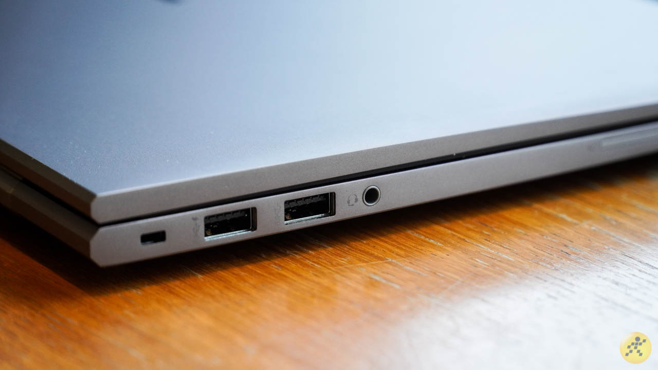 Cạnh trái của chiếc HP ZBook 14 G7 Cạnh trái của chiếc HP ZBook 14 G7