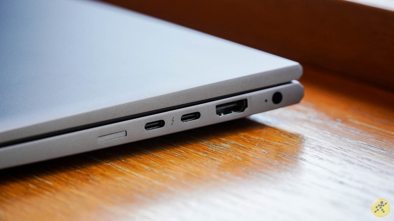 Cạnh phải của HP ZBook 14 G7 Cạnh phải của HP ZBook 14 G7