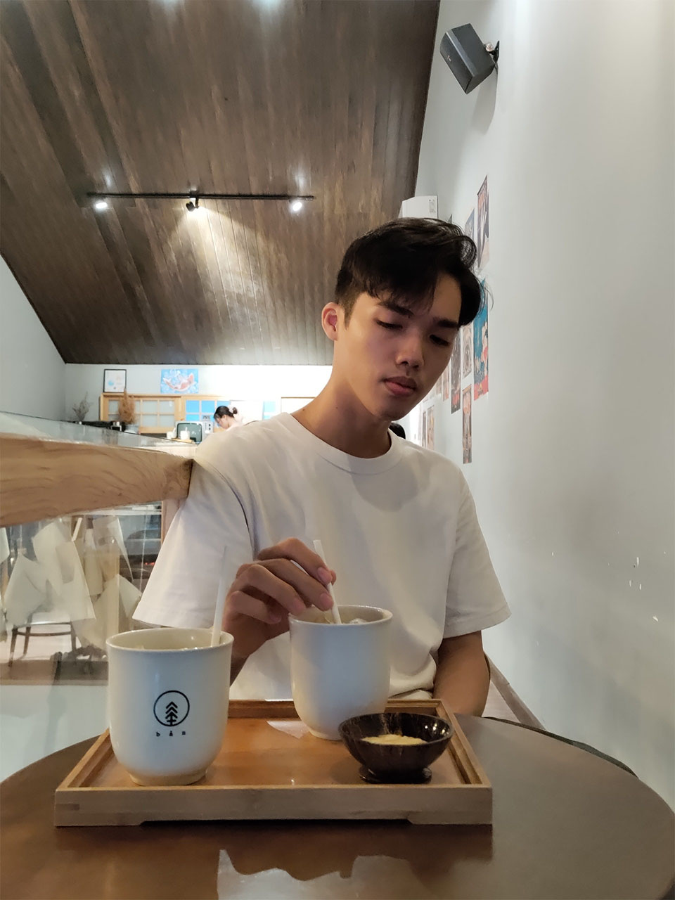 Ảnh chụp ở điều kiện ánh sáng phức tạp bằng Vsmart Aris
