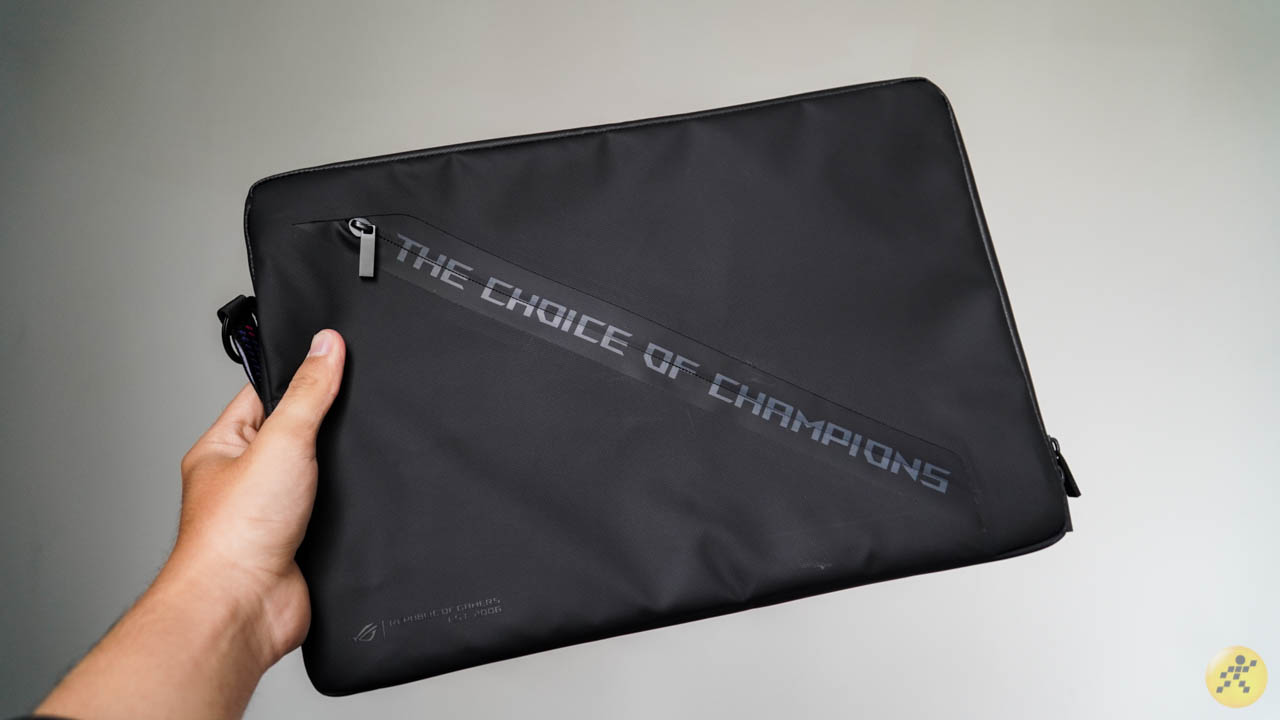 Túi da chống sốc được ASUS tặng kèm trong hộp đựng Túi da chống sốc được ASUS tặng kèm trong hộp đựng
