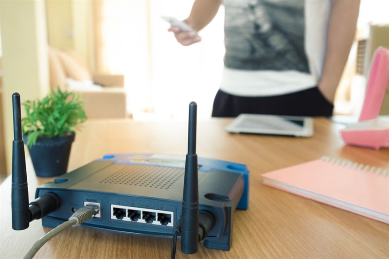 Rút modem wifi và cắm lại