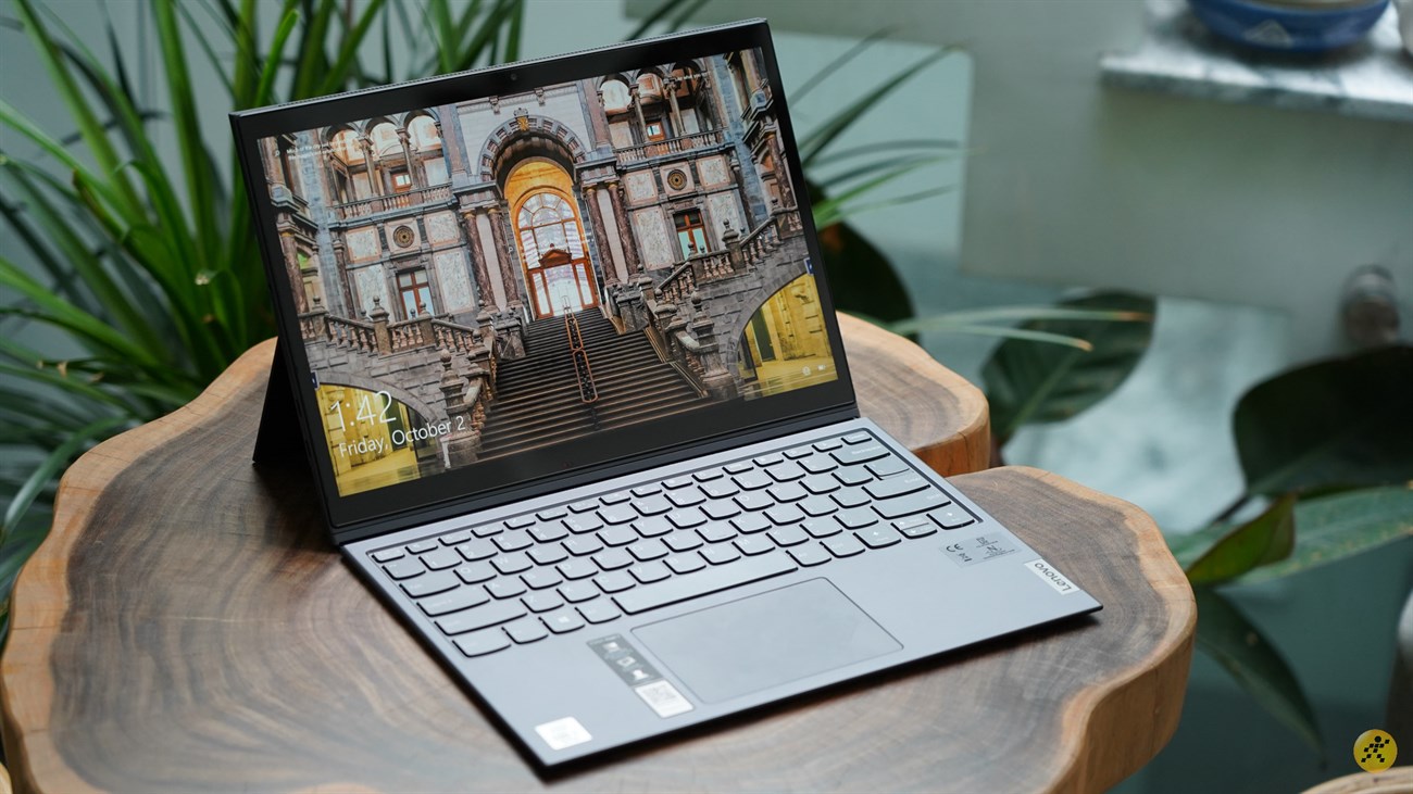 Lenovo Yoga Duet 7 cho màn hình có góc nhìn rộng