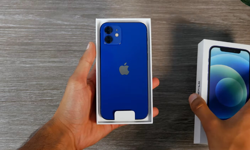 Chiếc iPhone 12 của chúng ta khi mở hộp Chiếc iPhone 12 của chúng ta khi mở hộp