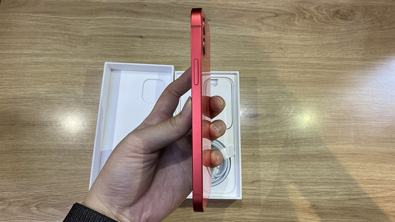 Thông tin về thiết kế của iPhone 13 lần đầu xuất hiện: Sẽ có vẻ ngoài giống với iPhone 12 và không có Touch ID dưới màn hình Thông tin về thiết kế của iPhone 13 lần đầu xuất hiện: Sẽ có vẻ ngoài giống với iPhone 12 và không có Touch ID dưới màn hình