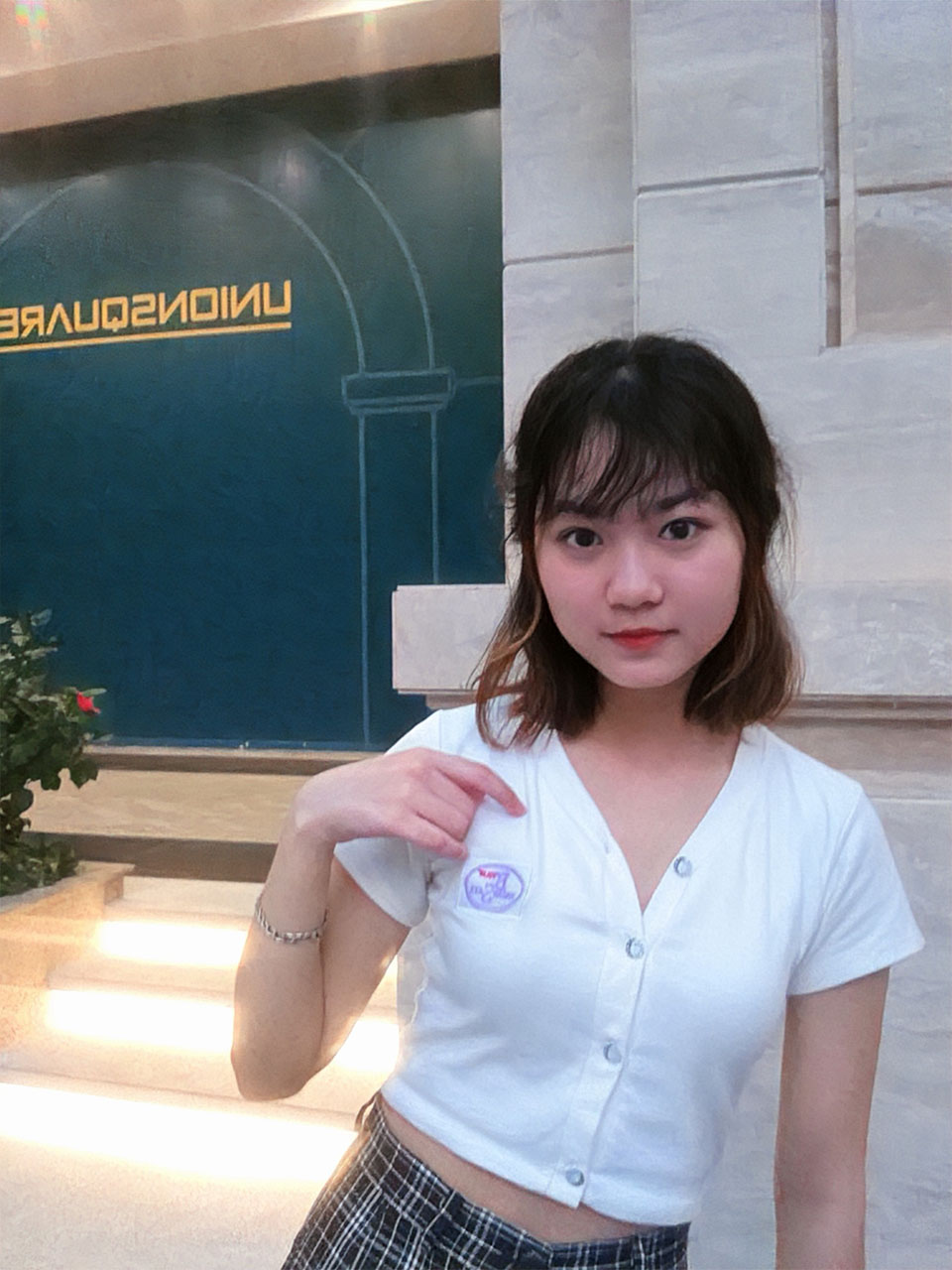 Ảnh chụp bằng camera selfie ẩn dưới màn hình Ảnh chụp bằng camera selfie ẩn dưới màn hình
