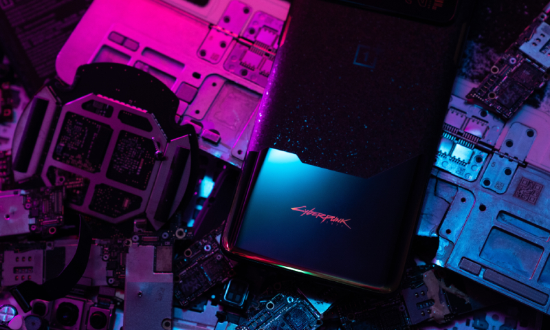 Phần dưới với màu đen bóng nổi bật cùng logo của game Cyberpunk Phần dưới với màu đen bóng nổi bật cùng logo của game Cyberpunk