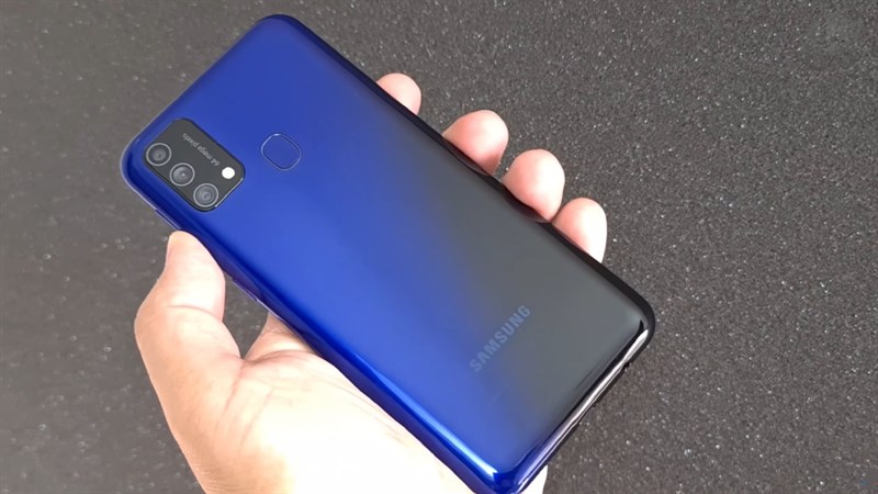 Mặt sau của Samsung Galaxy M21s