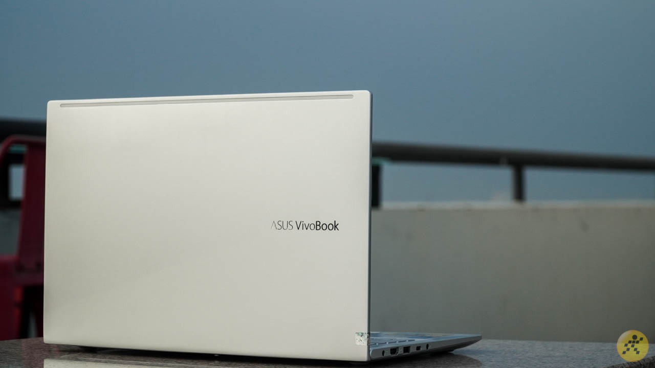 Thiết kế mặt lưng của ASUS VivoBook A415EA