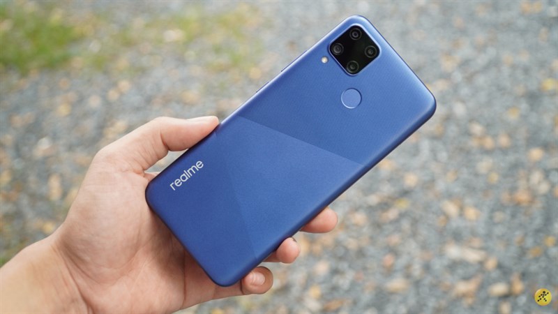 Chiếc Realme C15 màu xanh