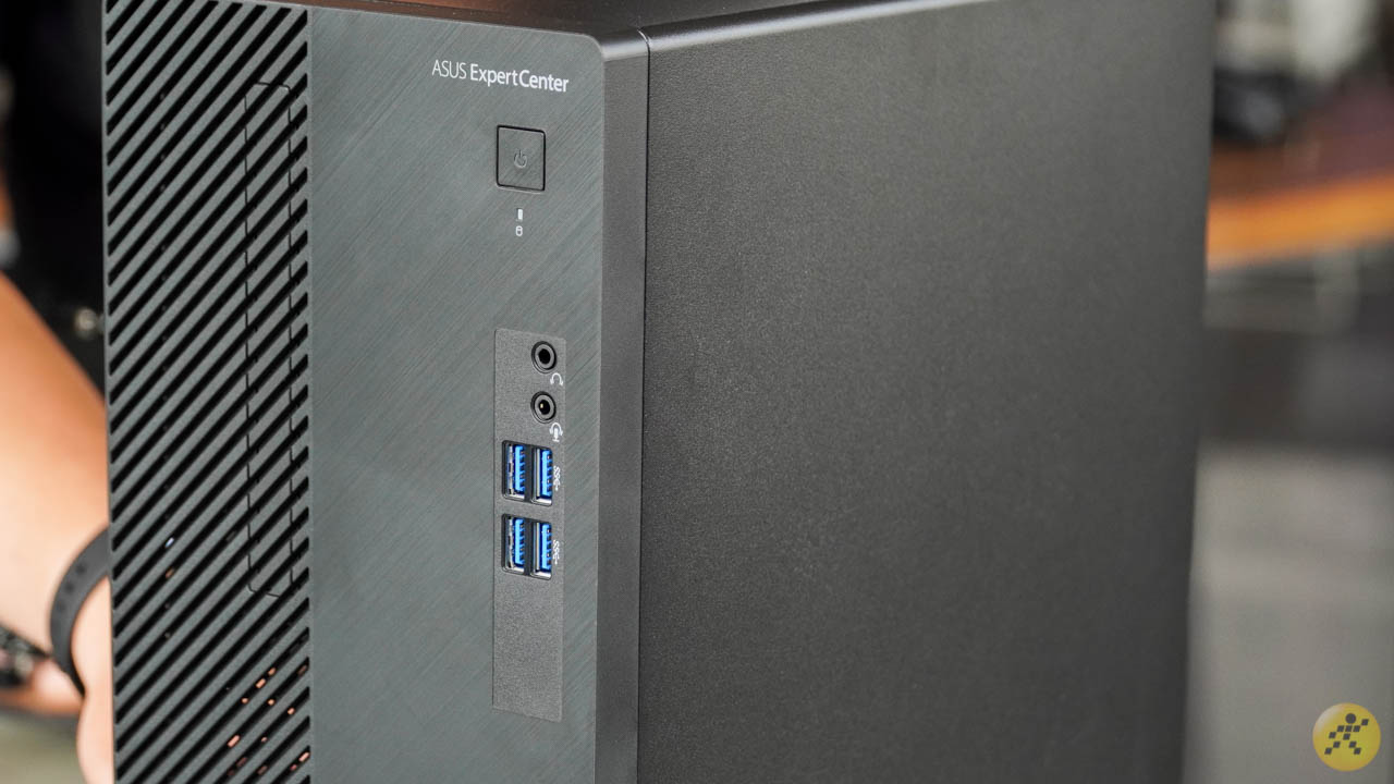 Mặt trước máy có cổng USB và jack cắm tai nghe Mặt trước máy có cổng USB và jack cắm tai nghe