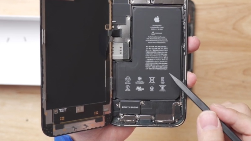 Cận cảnh màn tháo tung iPhone 12 Pro Max trước ngày ra mắt, tiết lộ dung lượng pin và thiết kế bo mạch chủ Cận cảnh màn tháo tung iPhone 12 Pro Max trước ngày ra mắt, tiết lộ dung lượng pin và thiết kế bo mạch chủ