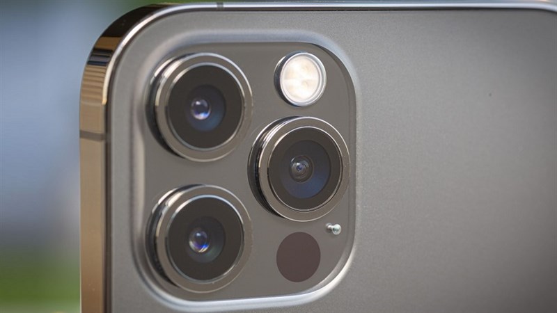 Camera tele hỗ trợ zoom quang 2.5x trên iPhone 12 Pro Max vẫn không sử dụng được trong chế độ chụp đêm Camera tele hỗ trợ zoom quang 2.5x trên iPhone 12 Pro Max vẫn không sử dụng được trong chế độ chụp đêm