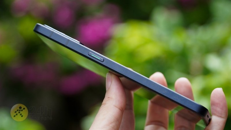 OPPO Reno6 5G sở hữu viền siêu mỏng nhẹ cùng các góc cạnh bo cong mềm mại OPPO Reno6 5G sở hữu viền siêu mỏng nhẹ cùng các góc cạnh bo cong mềm mại
