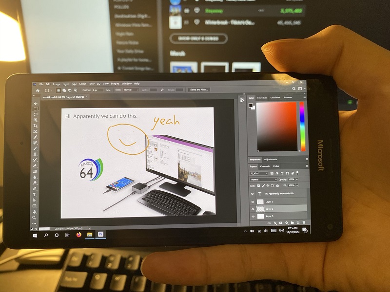 Nhà phát triển đã cài thành công Photoshop trên điện thoại Lumia 950 XL chạy Windows 10