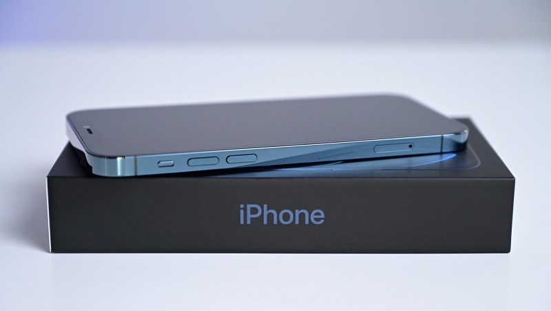 Người dùng đã đứng trước kèo chọn khó khăn nhất: iPhone 12 Pro đẳng cấp hay lui về iPhone 12 cho tiết kiệm Người dùng đã đứng trước kèo chọn khó khăn nhất: iPhone 12 Pro đẳng cấp hay lui về iPhone 12 cho tiết kiệm
