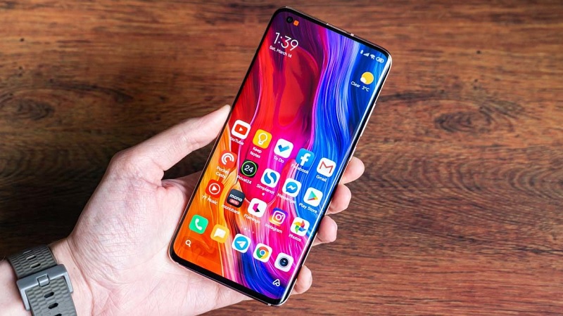 Xiaomi Mi 11 Pro lộ ảnh thực kế với màn hình cong đục lỗ, viền bezel siêu mỏng và cụm camera sau hầm hố