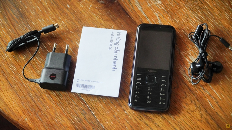 Nokia 8000 4G Nokia 8000 4G