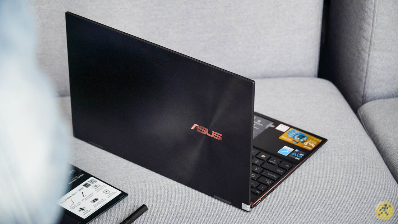 Thiết kế tổng thể của ASUS ZenBook Flip S UX371 Thiết kế tổng thể của ASUS ZenBook Flip S UX371