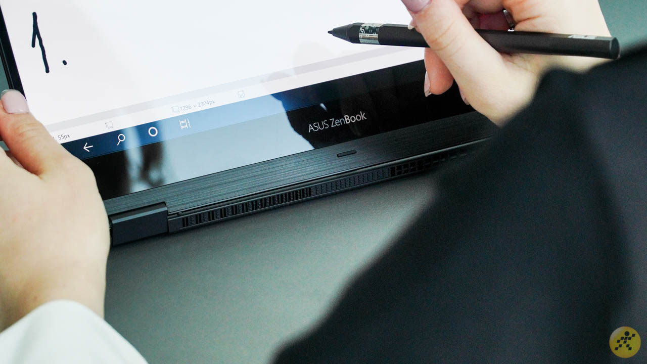 VIền cạnh dưới màn hình của ASUS ZenBook Flip S UX371 VIền cạnh dưới màn hình của ASUS ZenBook Flip S UX371